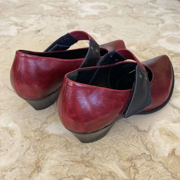 Everybody by BZ Moda Retro Leather Pumps - Picture 7 of 14